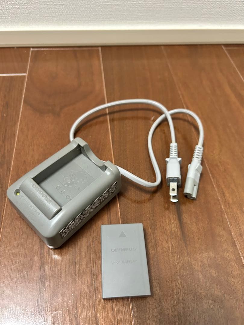 OLYMPUS ミラーレス一眼 ホワイト