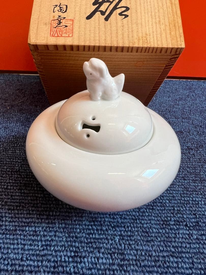 854  白磁　獅子　香炉　未使用