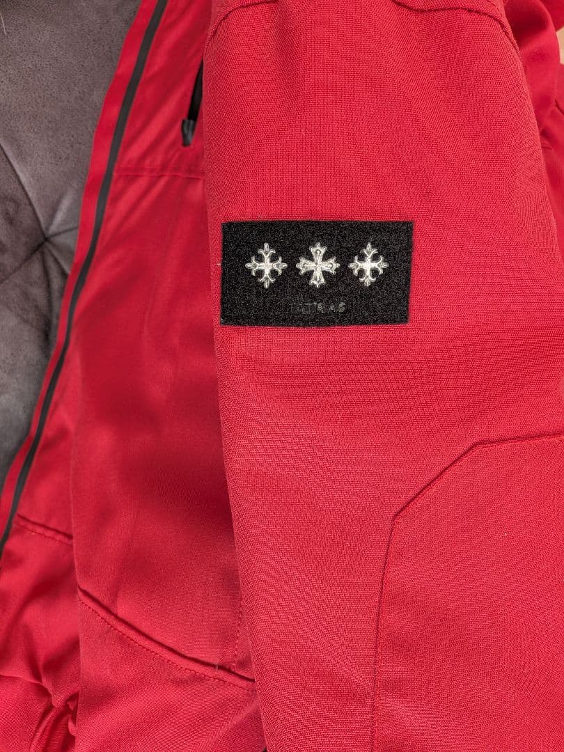 さくら: TATRAS BARAT 赤 ダウンジャケット（ハンガー付き）