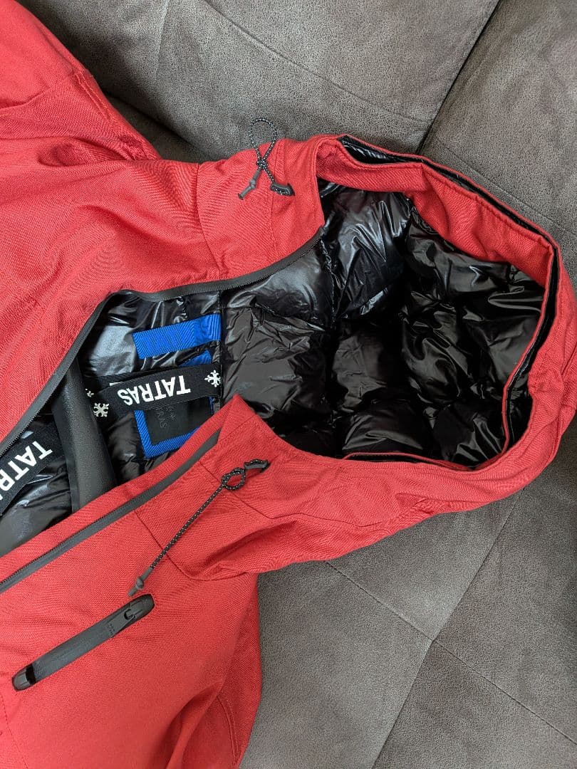 さくら: TATRAS BARAT 赤 ダウンジャケット（ハンガー付き）