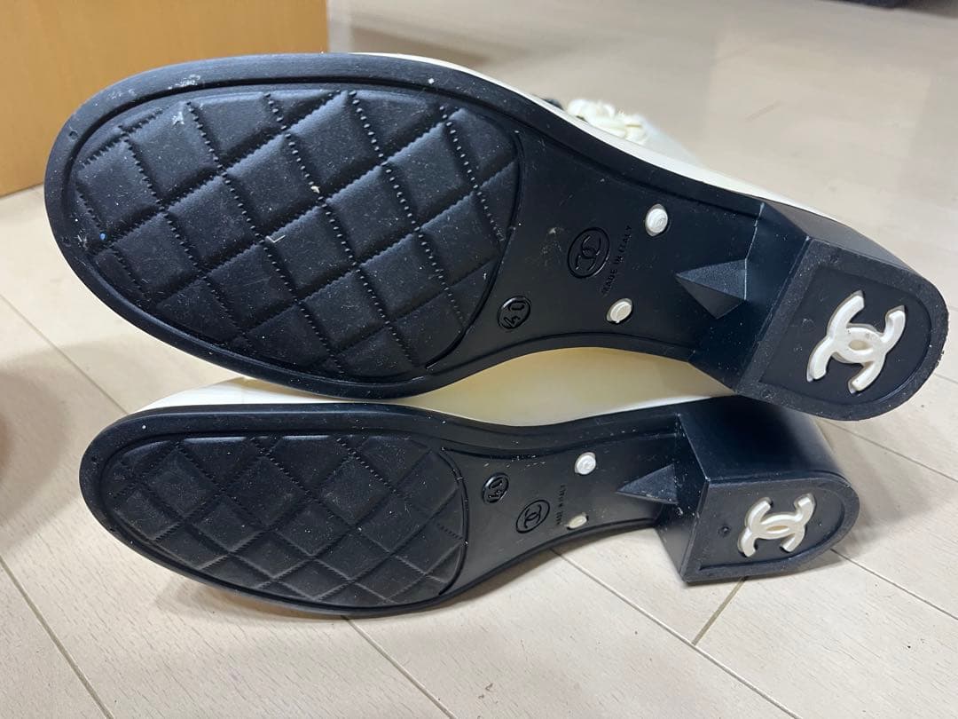 CHANELホワイト カメリアレインブーツ 花モチーフ