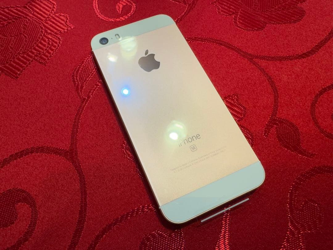【極極美品】Apple iPhone SE MLXN2VC/A 海外モデル
