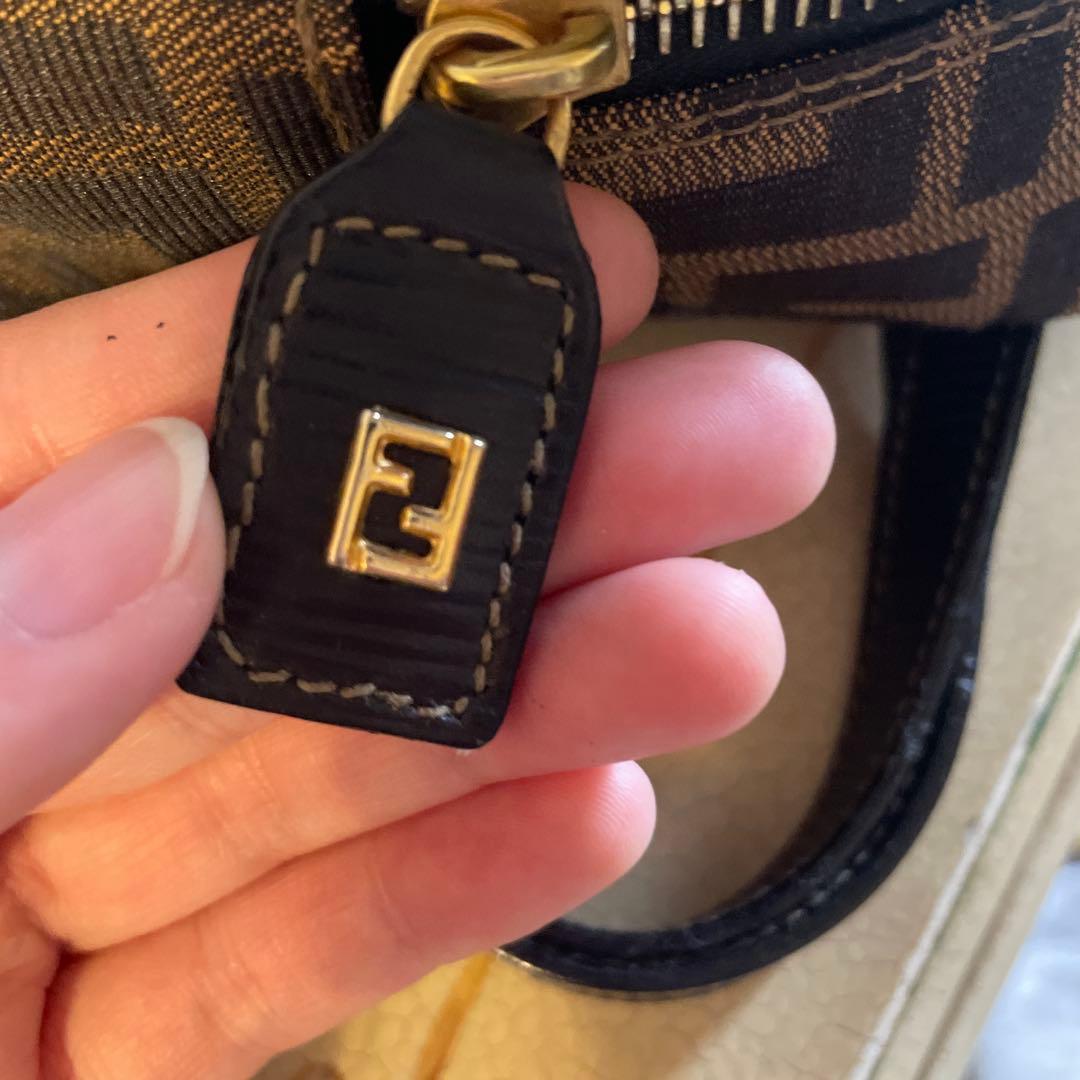 2/4までの出品！フェンディ　ズッカ柄ハンドバッグ