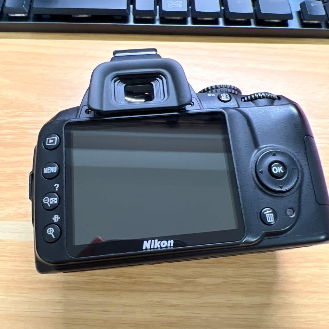 Nikon D3000 デジタル一眼レフカメラ　シャッター数605枚