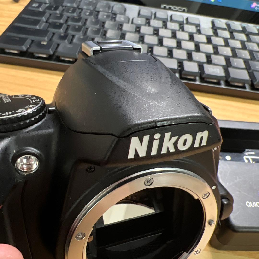 Nikon D3000 デジタル一眼レフカメラ　シャッター数605枚