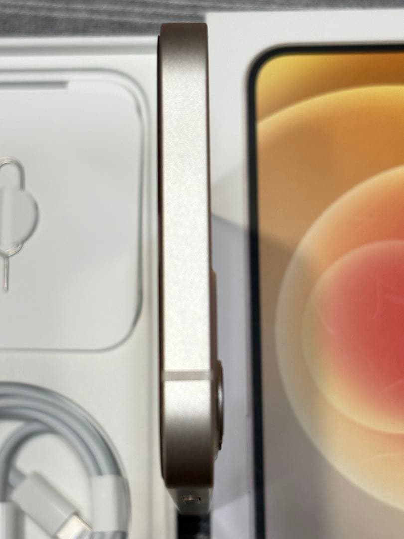 Apple iPhone12 本体　ホワイト 64GB