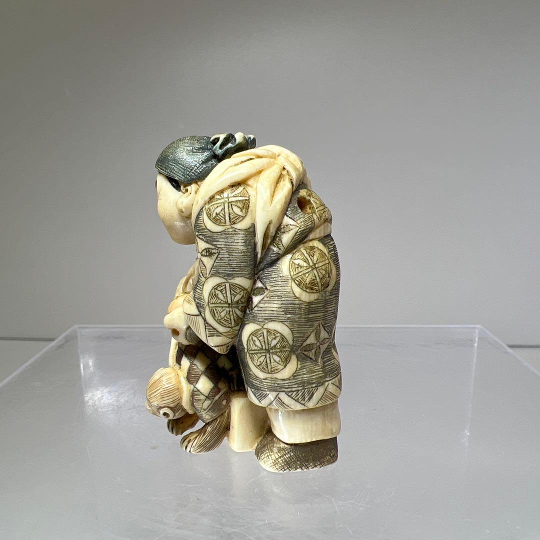 極上　人物に猿　根付34g 東里8-0108☆2F