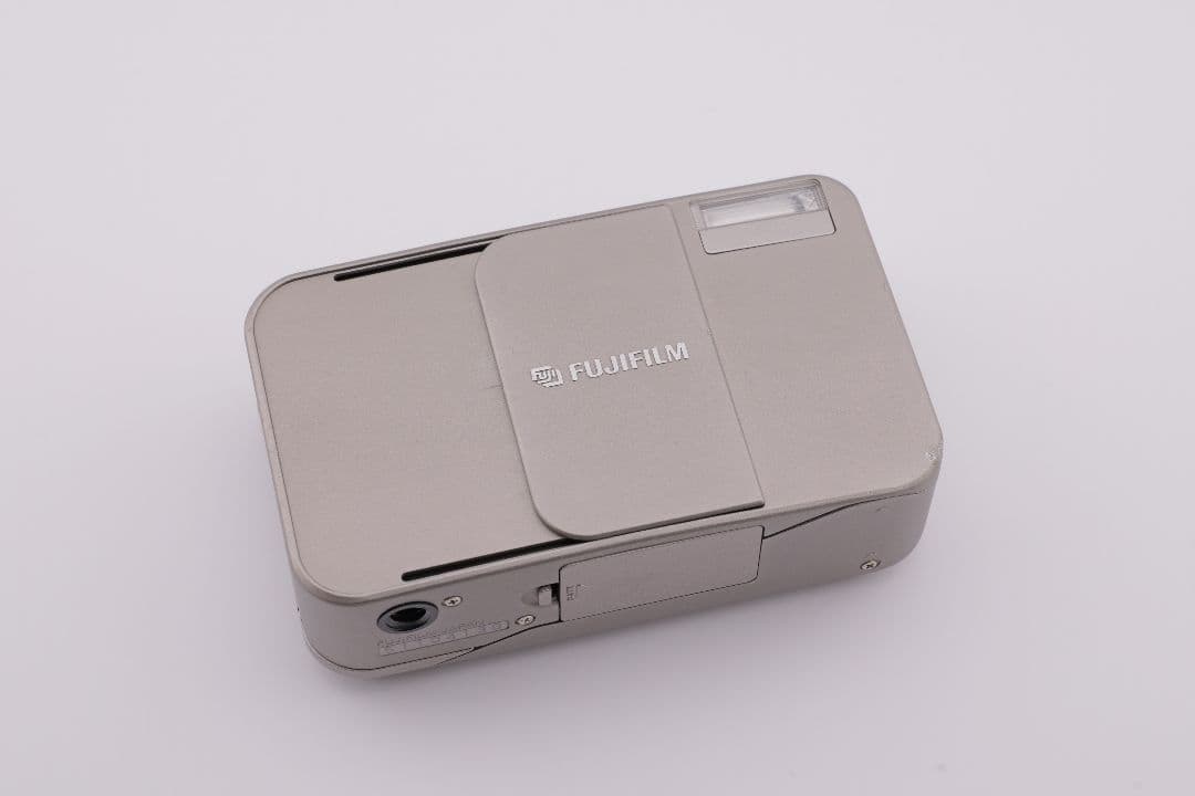 フィルムカメラ FUJIFILM TIARA