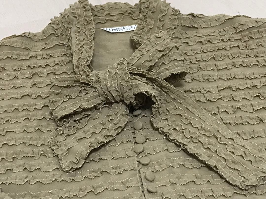 ★未使用　カネコイサオ　豪華ピコフリル　ネックリボン　ブラウス