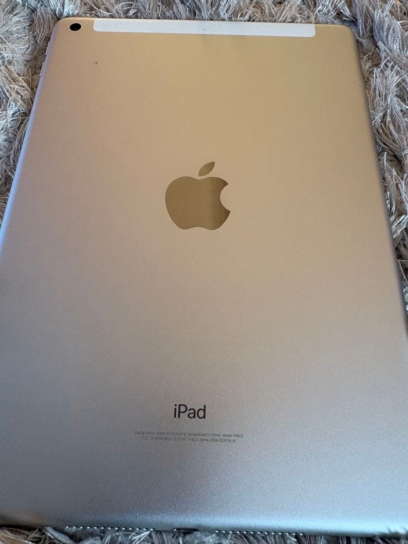 Apple iPad 第5世代 32GBシルバー 本体