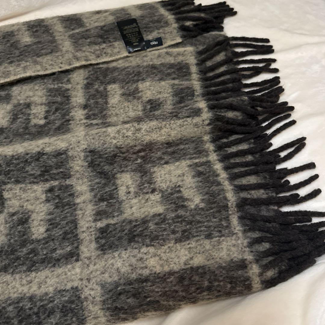 FENDI 大判 マロンベージュ × ブラック ロゴブランケット アルパカ 秋冬