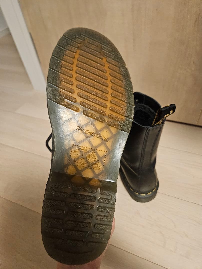 Dr. Martens 1490 10 ホール ブーツ STANDARD FIT