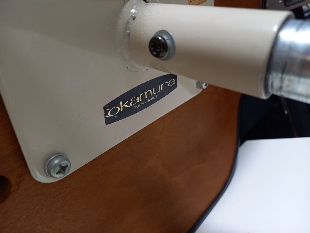 オカムラ　ポストモダン　高さ調整　回転式　ベージュ　メディカル　スツール　２脚