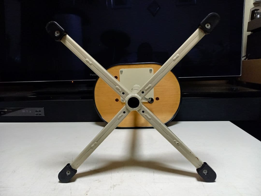 オカムラ　ポストモダン　高さ調整　回転式　ベージュ　メディカル　スツール　２脚