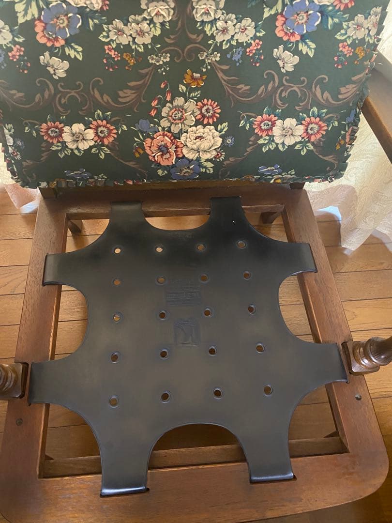 【Okami】飛騨の家具　両手摺つき　1脚