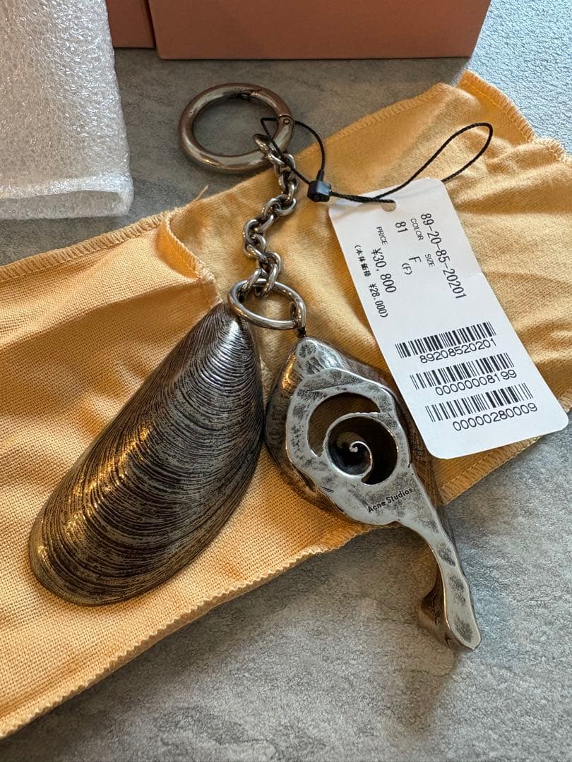 Acne Studiosシェルキーリング