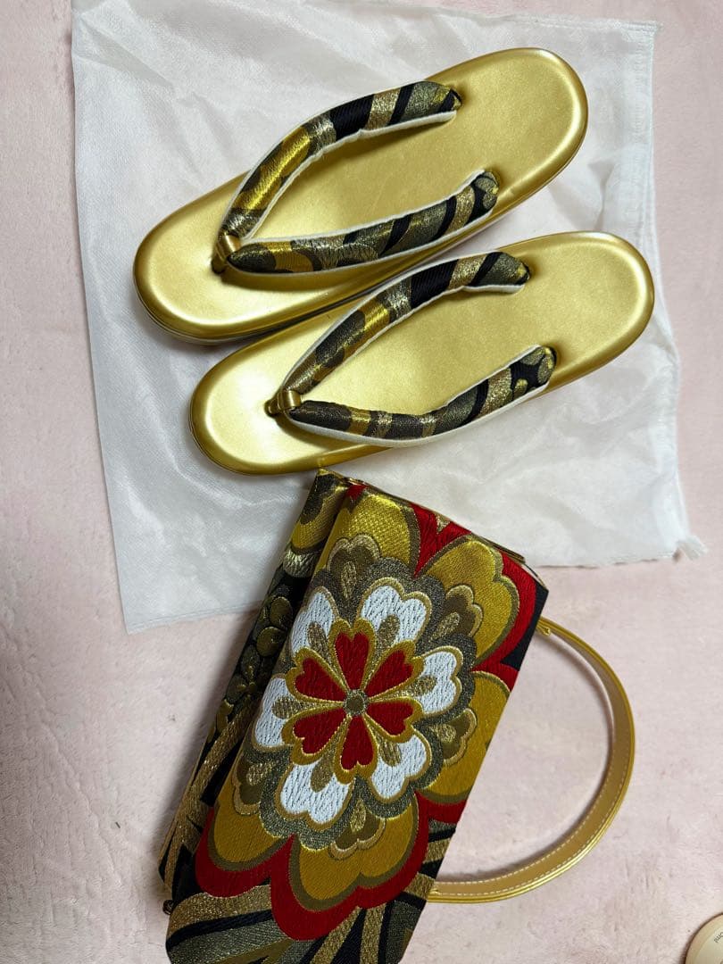 1回のみ使用　成人式　華やかな花柄バッグと草履セット