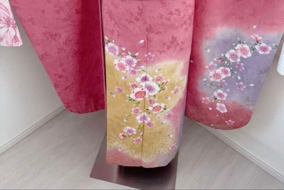 美品正絹振袖　帯締め　大輪桜　ピンク　上品なデザイン　トールサイズ