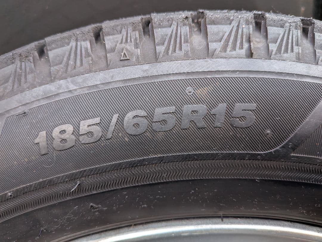 スタッドレスタイヤVRX3＆外品アルミ185/65R15 プリウス30にて使用。