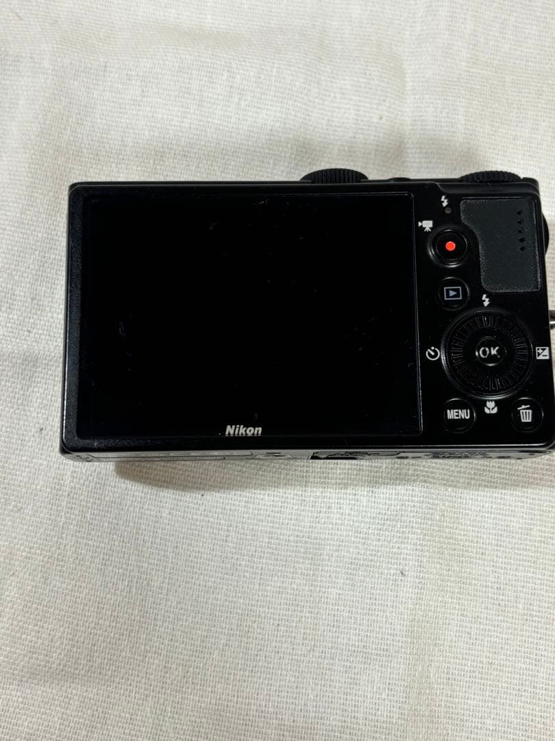Nikon ニコン COOLPIX P300 ジャンク 液晶画面　黄ばみあり
