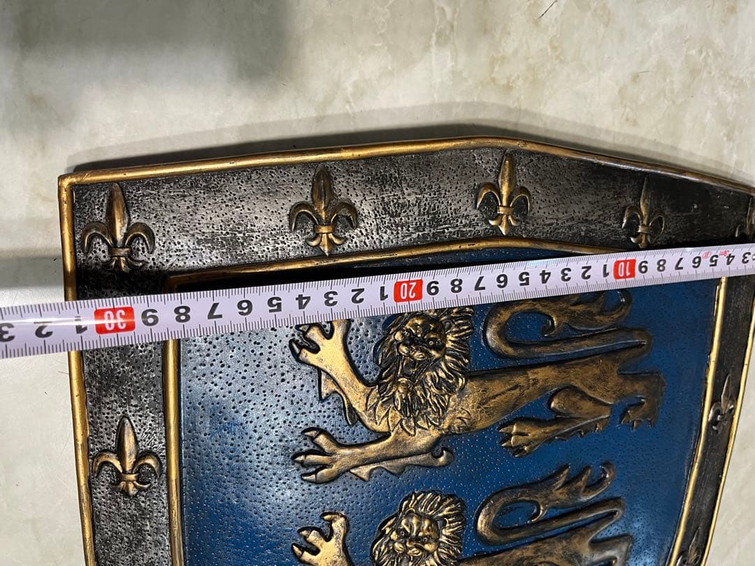 壁飾り　中世　イギリス　騎士　盾
