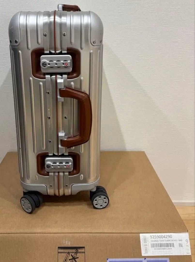 RIMOWAリモワ/キャビン ツイスト シルバー&ブラウン 55×40×23cm