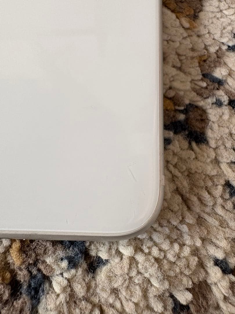 Apple iPhone SE（第2世代）ホワイト 本体