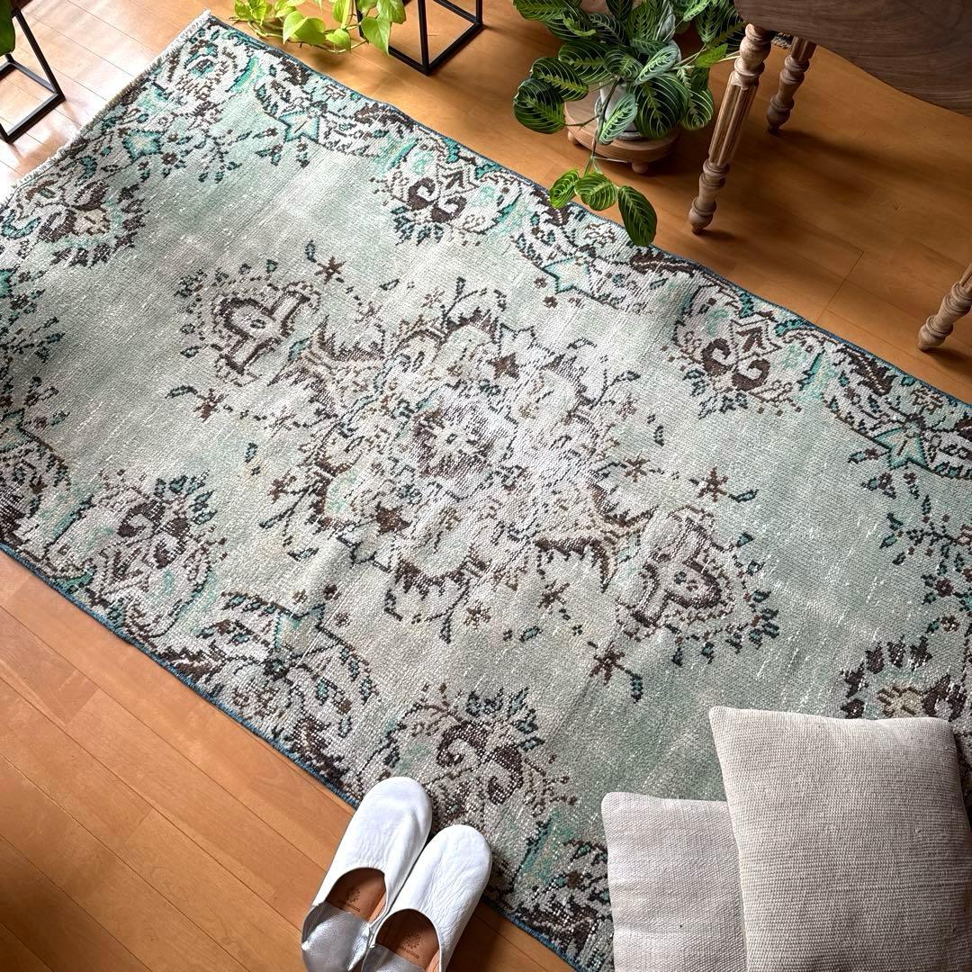 107×194淡いエメラルドグリーン×ブラウン　シャビー　トルコヴィンテージラグ