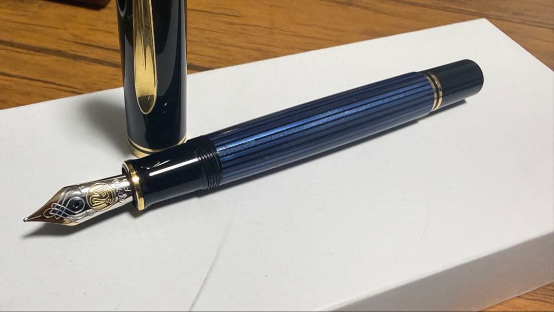 Pelikan スーべレーンM800現行品(青縞 F字幅) 18金ペン先