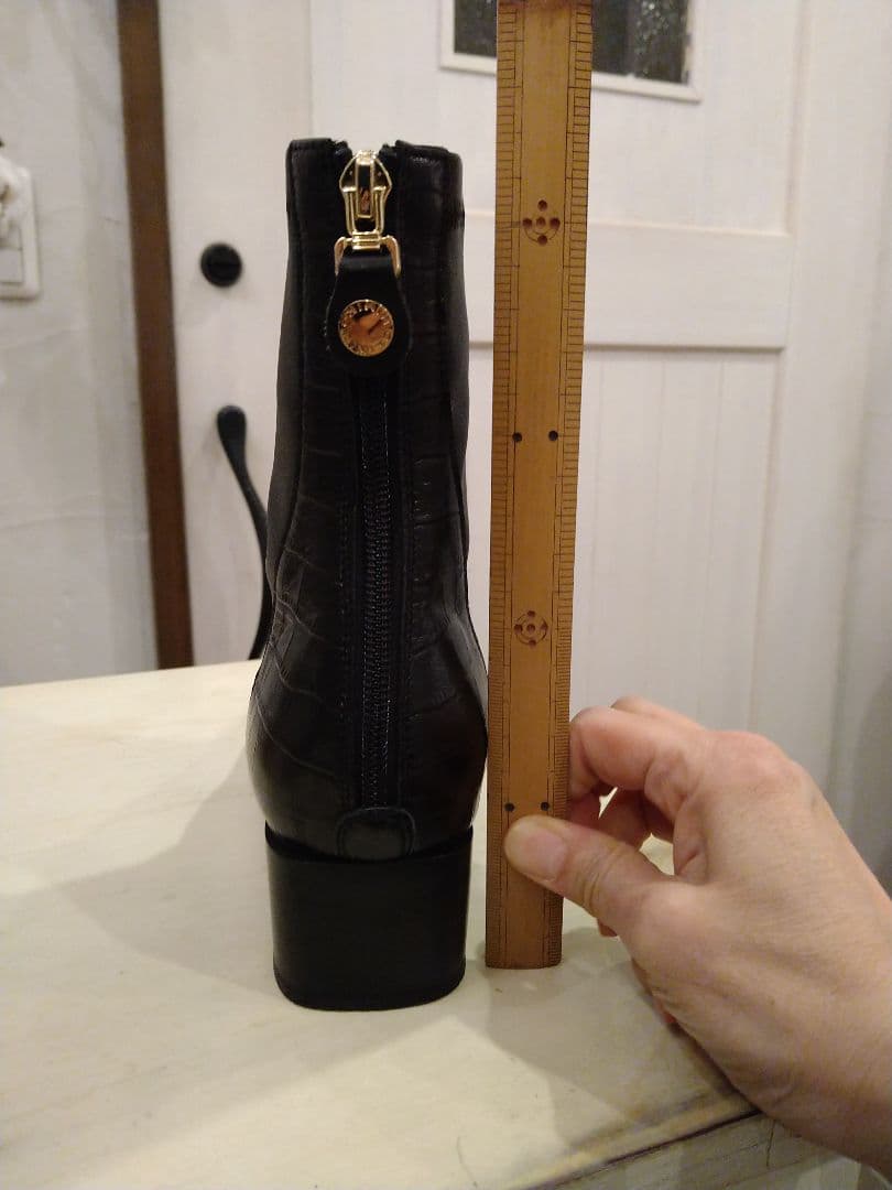 週末セール！卑弥呼HIMIKO　ブラックレザーショートブーツ　バックジッパー