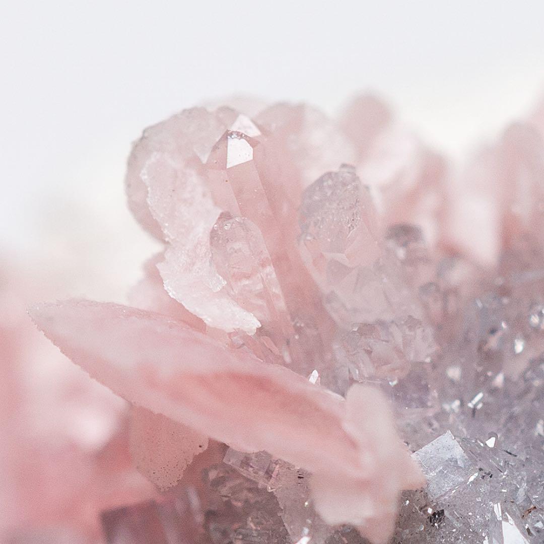 中国 ロードクロサイト フローライト 蛍石 天然石 原石 鉱物標本 鉱石 738