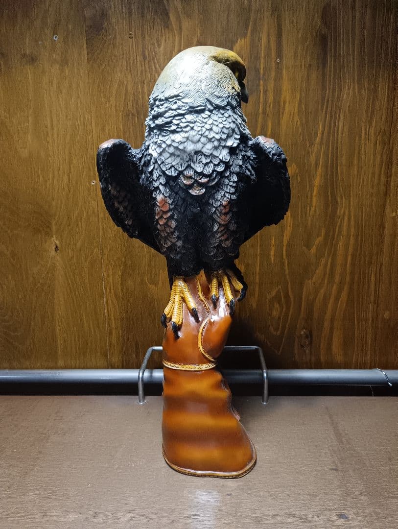 鷹の置物