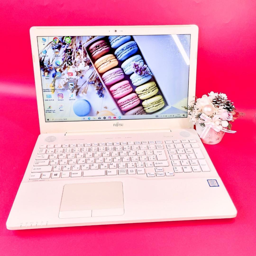 高性能Corei7✨️快適SSD薄型ノートパソコン✨️可愛いホワイト✨️カメラ付き