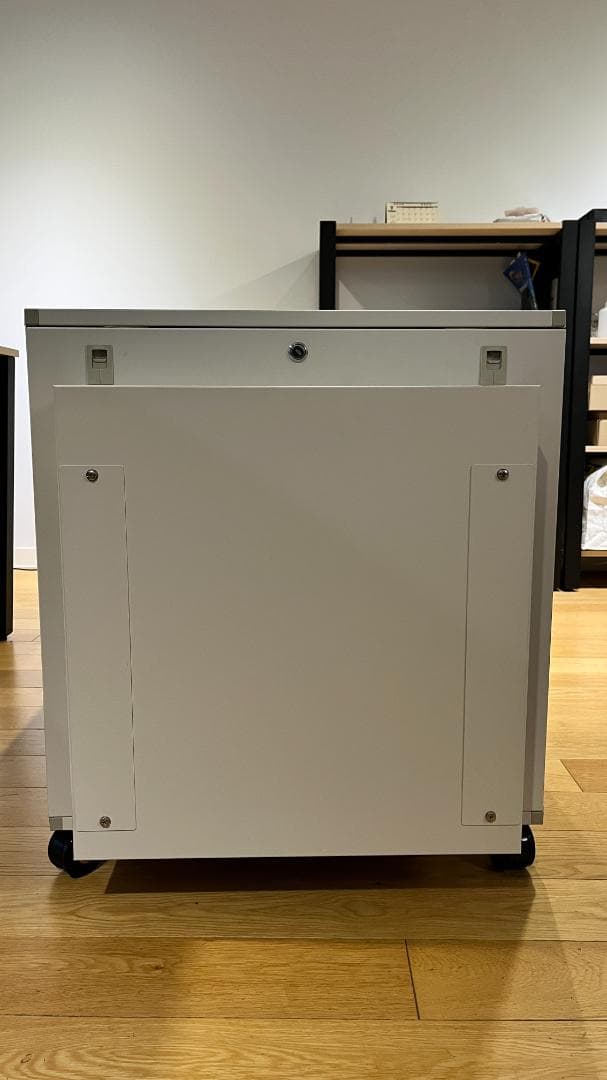 東京　直接引取　静音サーバーラック「W600×H669×D1,000」