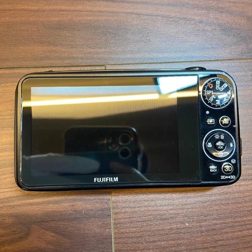 富士フィルム FinePix リアル 3D W3デジタルカメラ 4925