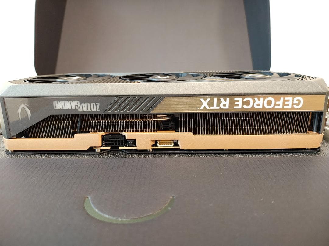 ほぼ新品 geforce RTX 5080 ZOTAC SOLID OC 16G