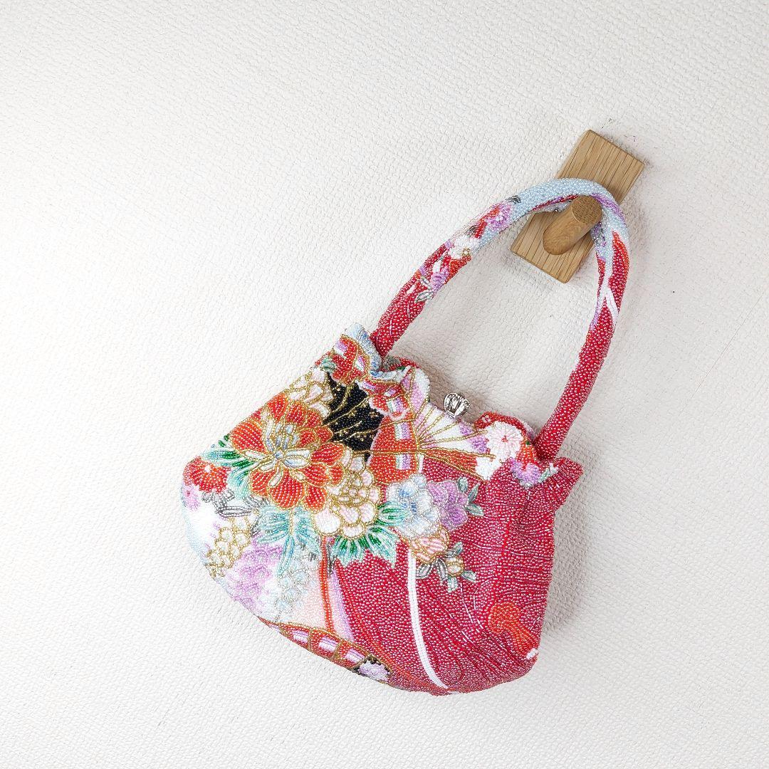 手刺本刺繍　和装　成人式　浴衣　ビーズ花柄バッグ　扇子