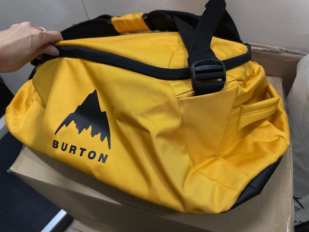 BURTON ボストンバッグ イエロー 新商品タグ付き