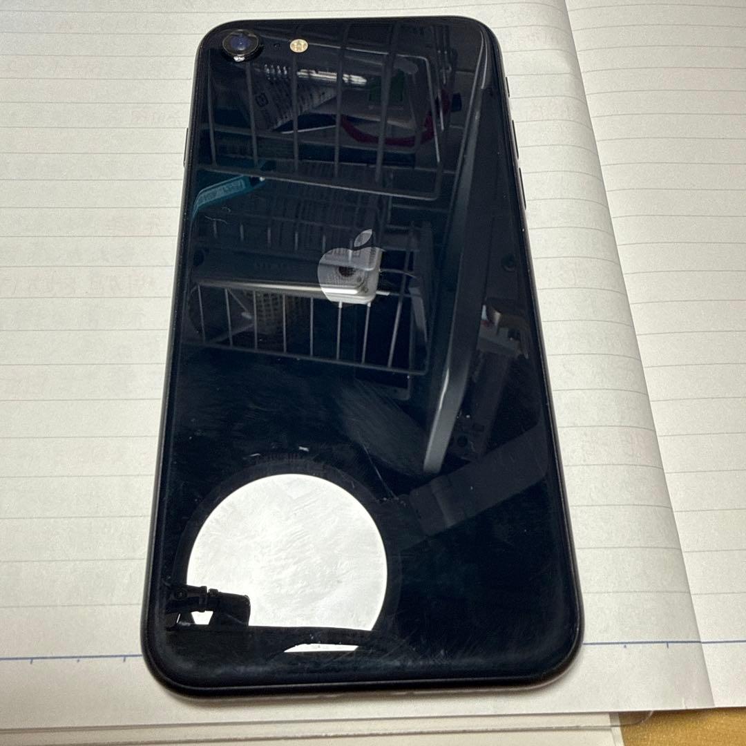 iPhone ブラック 擦り傷あります。