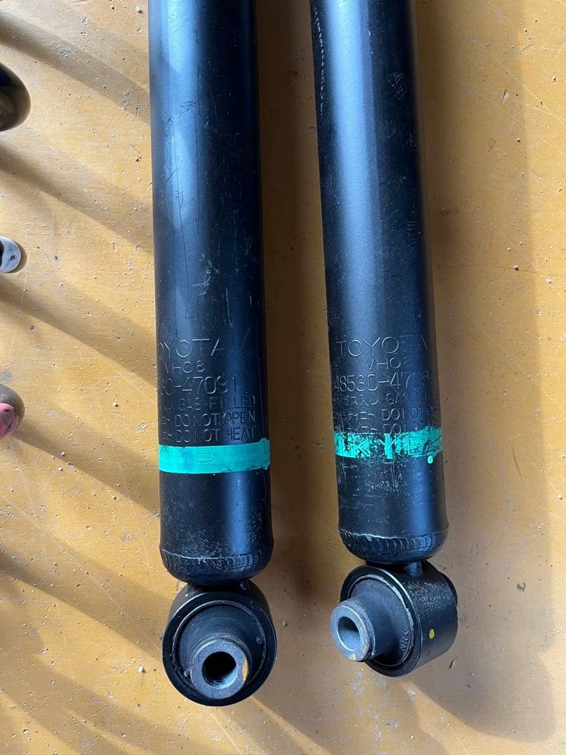 サスペンションキット 未使用に近い　プリウス30 純正