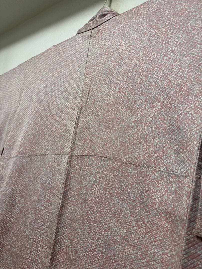 【極美品】京都老舗銘店「ゑり善」桃桜色「織疋田文様」手染めロウケツ染 小紋