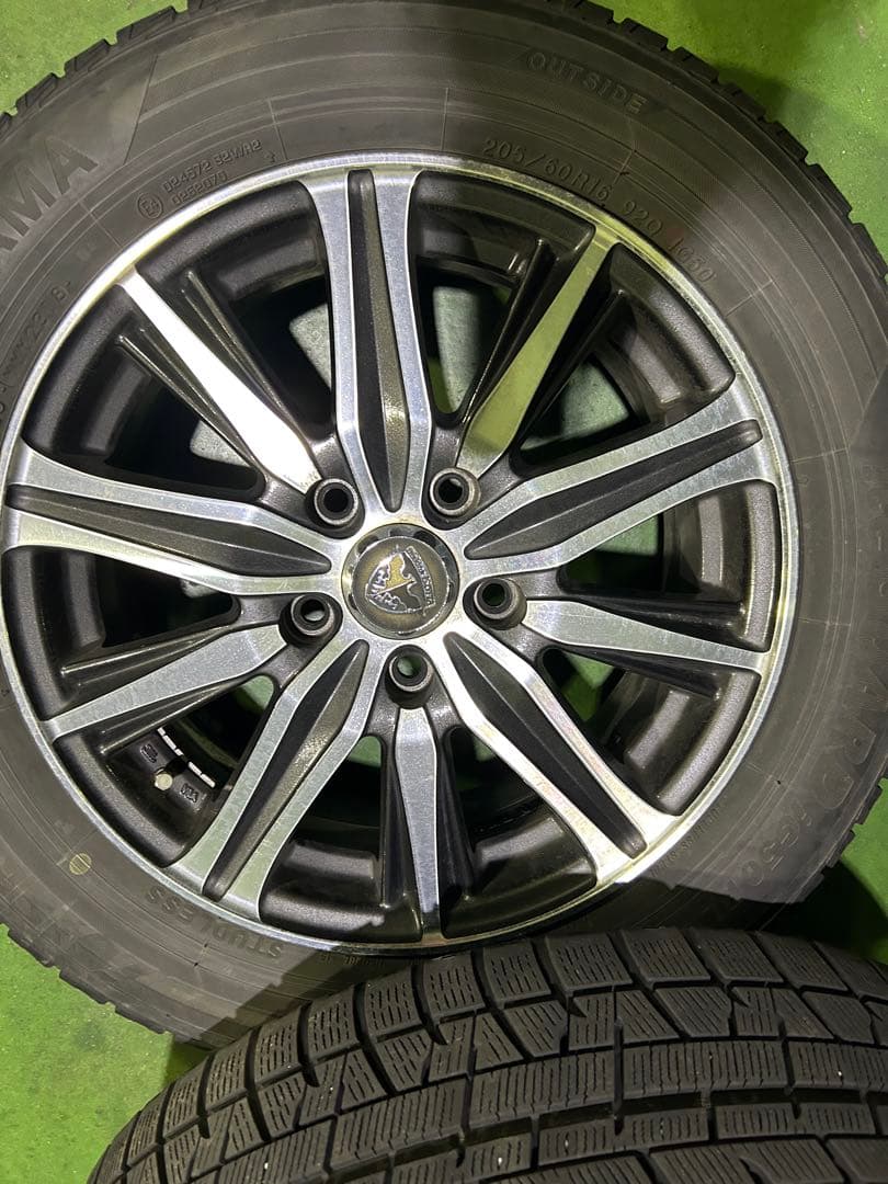 ノア 80ヨコハマスタッドレスタイヤ16インチ