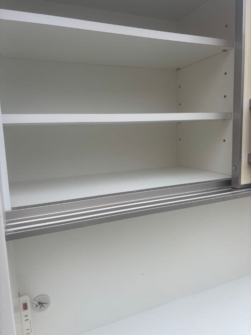 ニトリ キッチンボード ガラス扉付き 大阪府内の方、引取の方限定