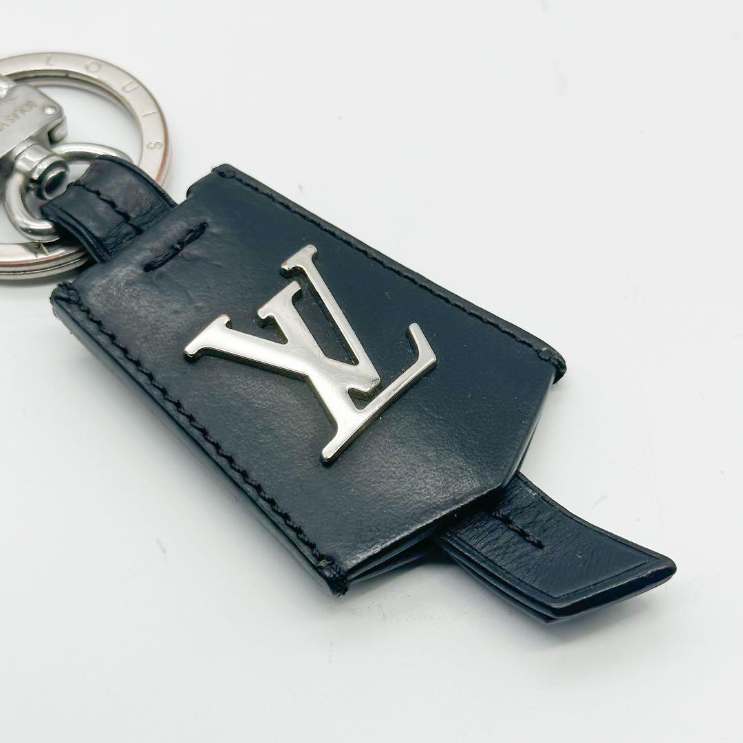 ルイヴィトン キーホルダー クロッシュ クレ ロゴ キーリング チャーム LV