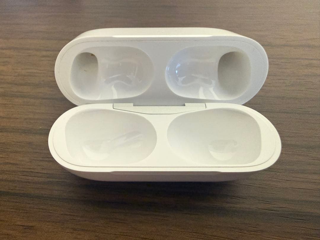 AirPods Pro 本体 充電ケース付き Apple 第2世代 両耳イヤホン