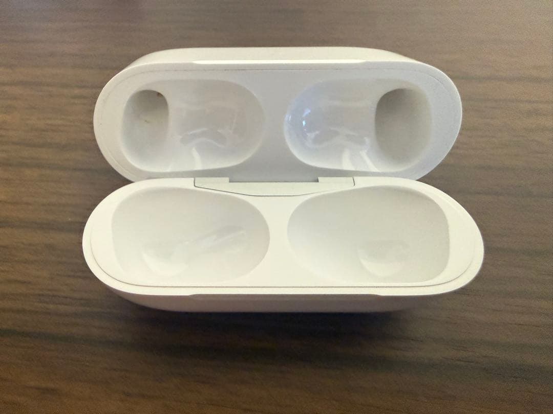 AirPods Pro 本体 充電ケース付き Apple 第2世代 両耳イヤホン