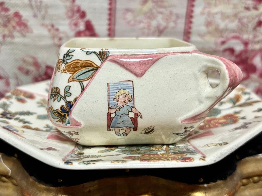 希少フランスアンティーク　サルグミンヌ　アンファン・リシャールのカップ&ソーサー