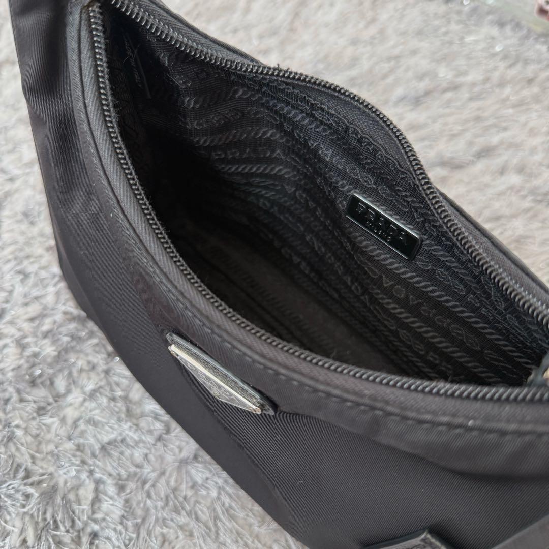 PRADA ブラック ミニバッグ