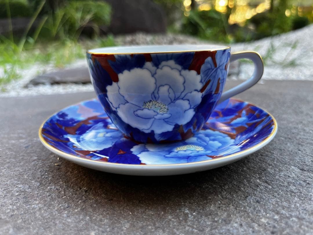 宮内庁御用達　深川製磁　コーヒーカップ&ソーサー　染錦 牡丹　金彩牡丹外赤