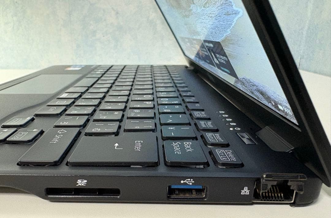 【美品】富士通U9311F超軽量✳︎第11世代インテルi5搭載⭐️メモリ16GB